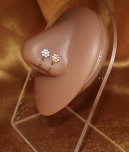 Kade Flower Clip-On Kade Flower Clip-On