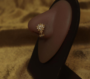 Minimalist Dangle Chain Nose Stud Minimalist Dangle Chain Nose Stud