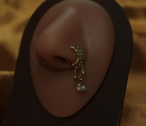Elegant Wire Nose Hoop Green Gems Elegant Wire Nose Hoop Green Gems