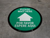 Please Wait here - Green - Bilingual Spanish - Floor Sign