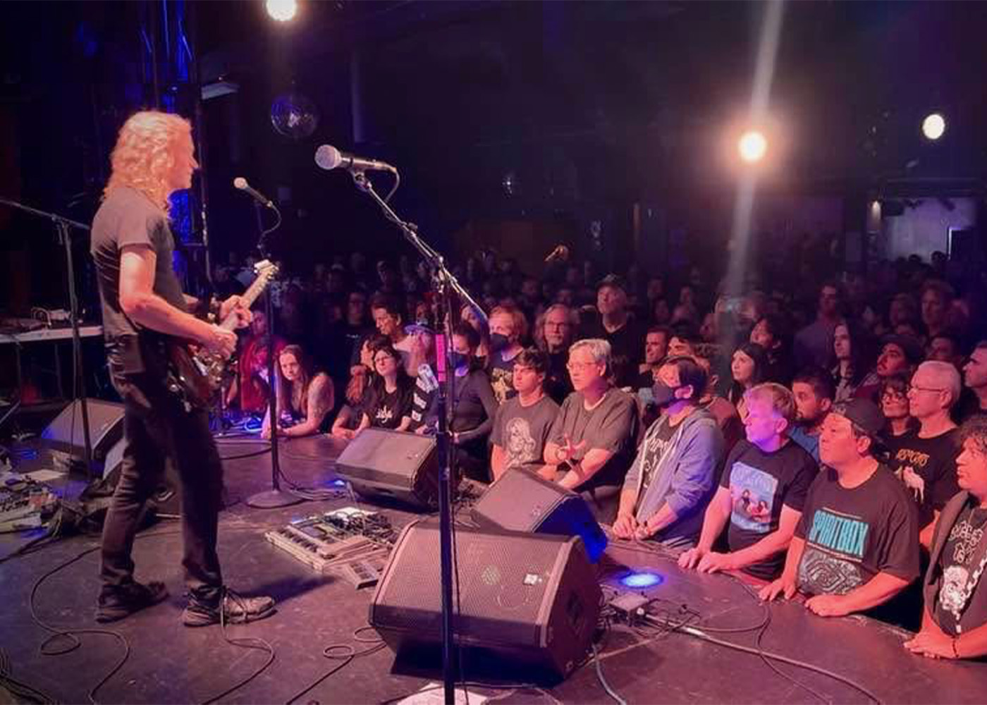 Travis Larson performing a solo show in front of a full audience
