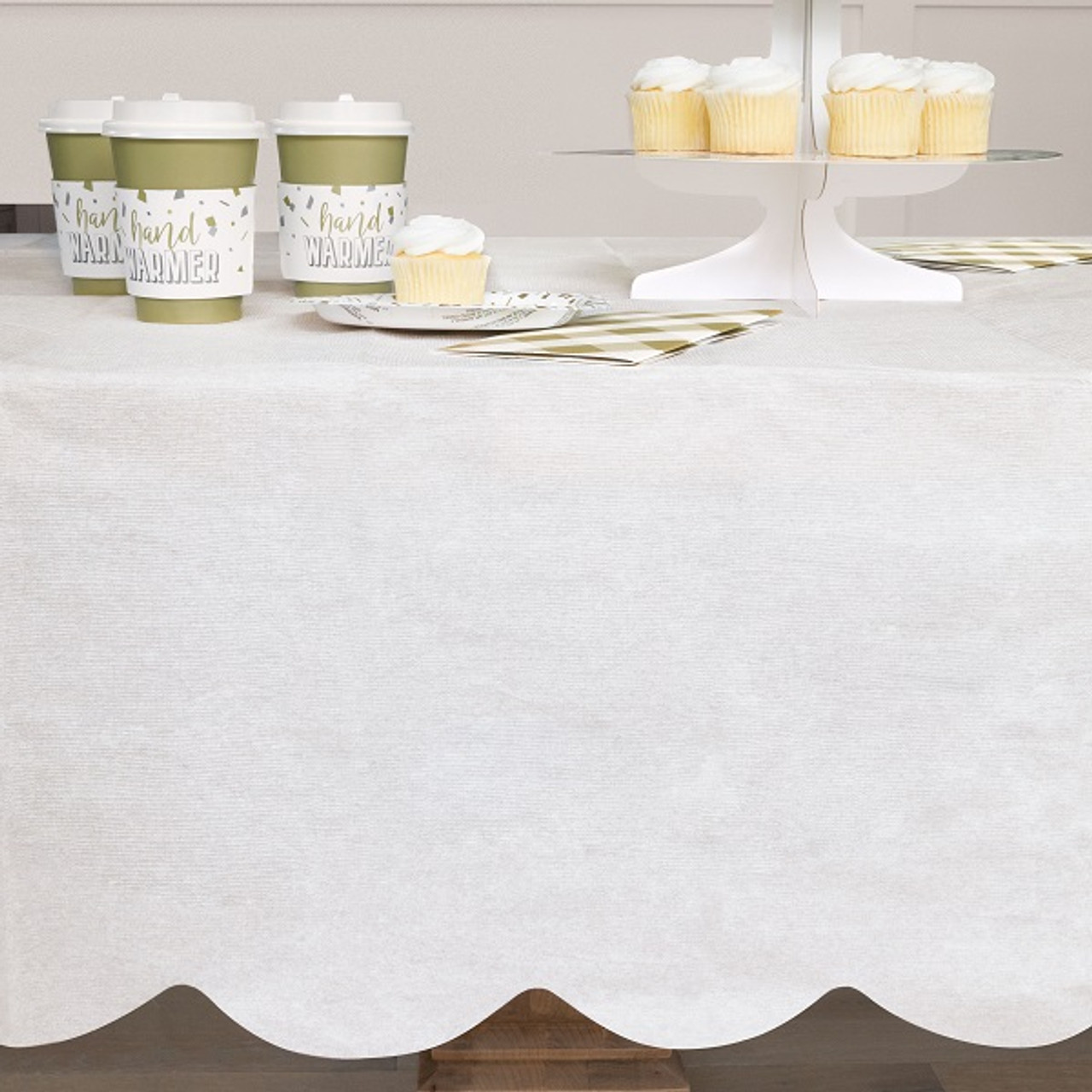 Fun Express Scallop Edge Paper Tablecloth, Size: One Size