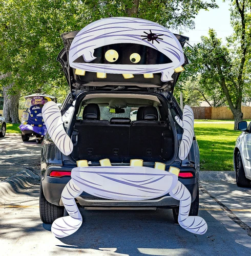 Mummy Trunk or Treat Decorating Kit. This festive decorating kit includes a goofy mummy face with a spider on its head, bottom jaw, arms, and legs. Made from durable cardstock, this set includes 6 fun pieces to create a spooky atmosphere!