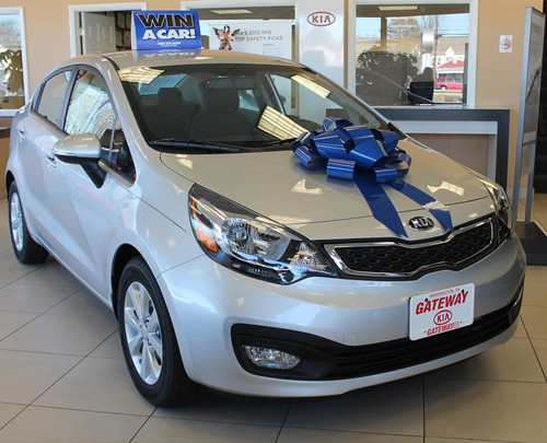 This Blue Car Bow is made of weather resistant PVC with a scratch proof suction cup base. It includes two ribbon tails measuring 22in x 5in.
