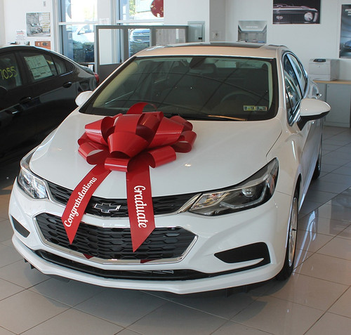 This Red Car Bow is made of weather resistant PVC with a scratch proof suction cup base. It includes two ribbon tails with "Congratulations" and "Graduate" in white text, measuring 30in x 5in.