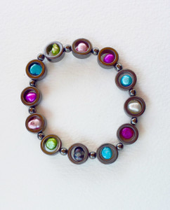 Lagom Hematite Stretch Bracelet front view on grey background Lagom Hematite Stretch Bracelet front view on grey background