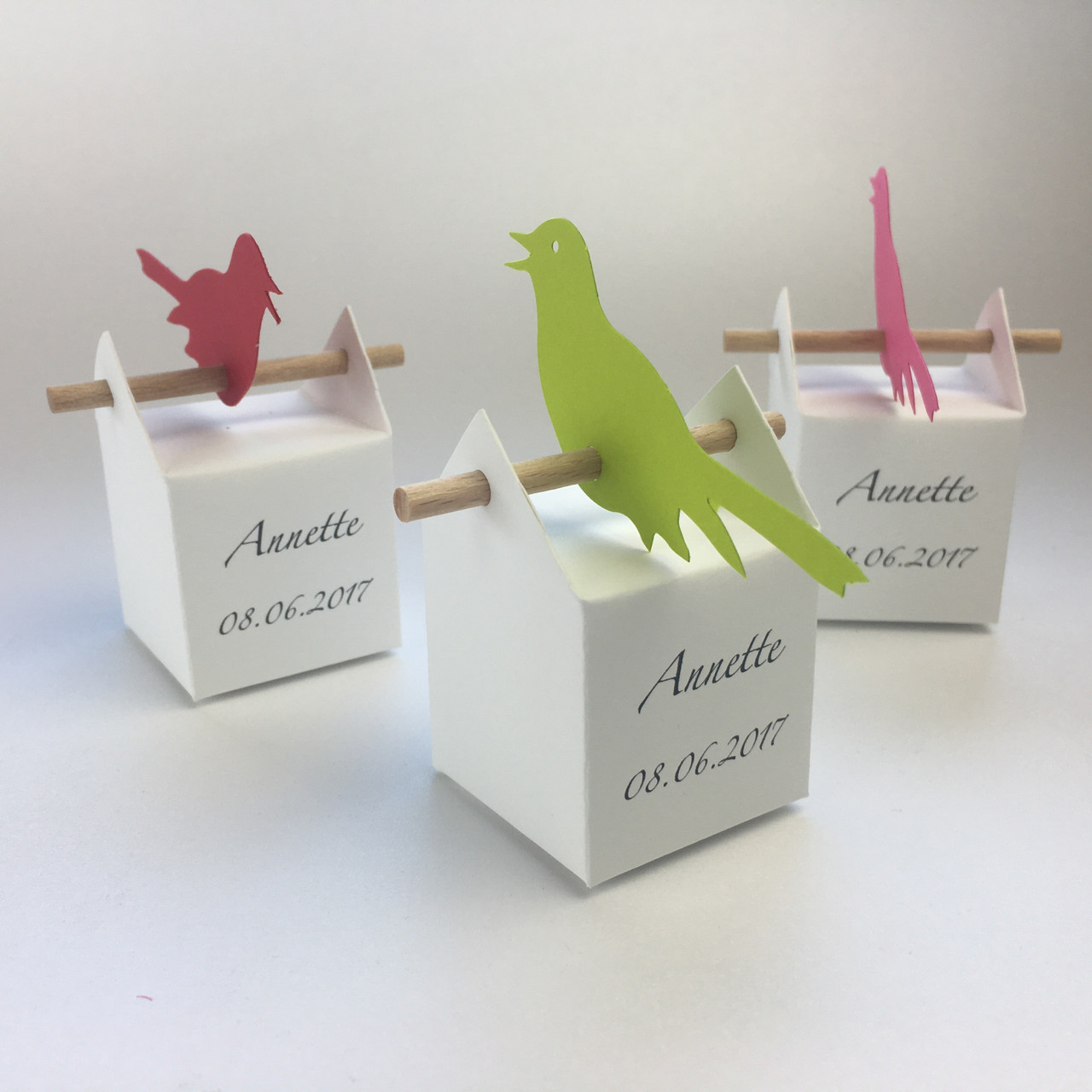 Set uccelli canterini personalizzato: 10 bomboniere ed etichette