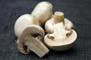 Mushrooms - White Button - avg 0.75lb Mushrooms - White Button - avg 0.75lb