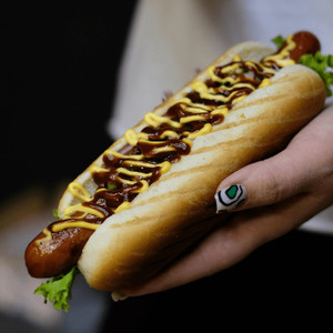 Beef Hot Dogs in Buns with Toppings Beef Hot Dogs in Buns with Toppings