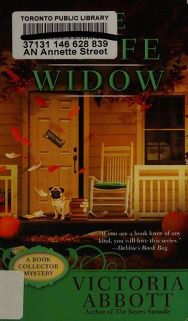 The Wolfe Widow (A Book Collector Mystery) front cover by Victoria Abbott, ISBN: 0425255301