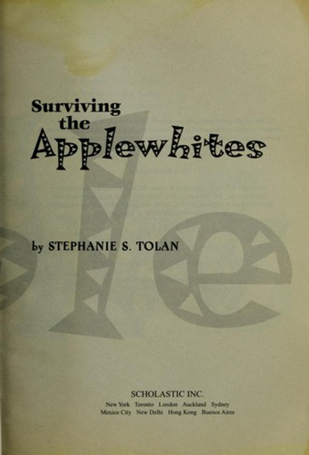 Surviving the Applewhites front cover by Stephanie Tolan, ISBN: 0439577632