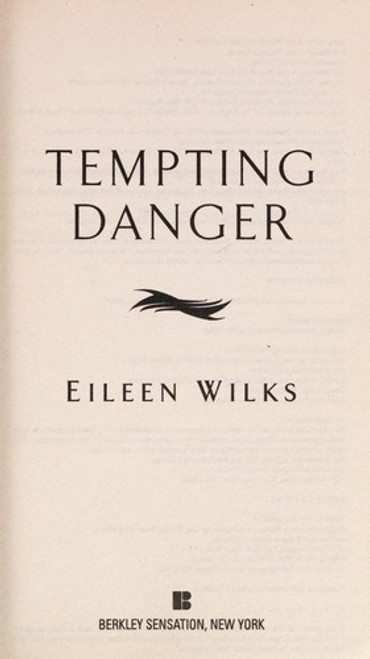 Tempting Danger 1 World of the Lupi front cover by Eileen Wilks, ISBN: 0425198782