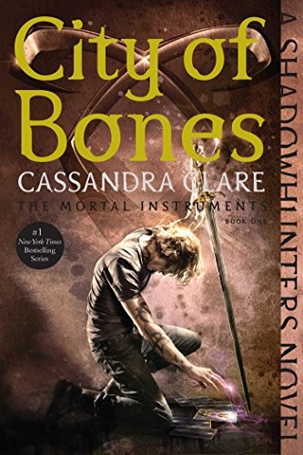City of Bones 1 Mortal Instruments front cover by Cassandra Clare, ISBN: 1481455923