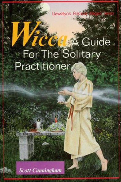 Wicca: a Guide for the Solitary Practitioner front cover by Scott Cunningham, ISBN: 0875421180