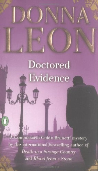 Doctored Evidence front cover by Donna Leon, ISBN: 0143035630