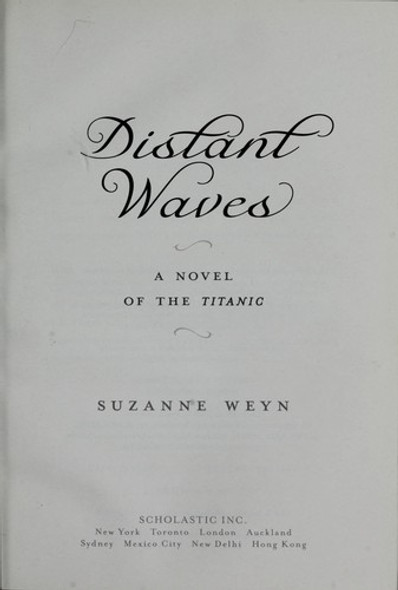 Distant Waves a Novel of the Titanic front cover by Suzanne Weyn, ISBN: 0545200458
