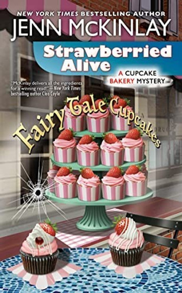 Strawberried Alive (Cupcake Bakery Mystery) front cover by Jenn McKinlay, ISBN: 059333339X