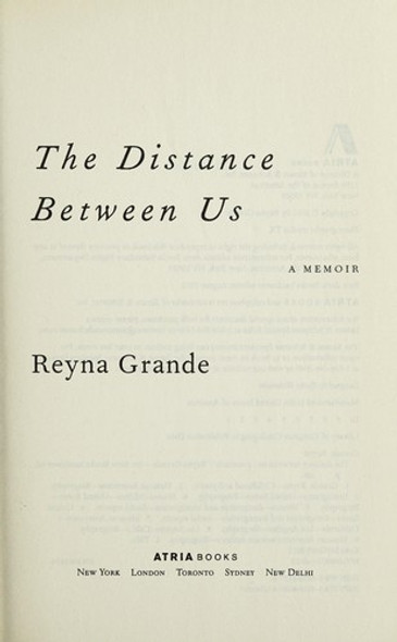 The Distance Between Us: A Memoir front cover by Reyna Grande, ISBN: 1451661789