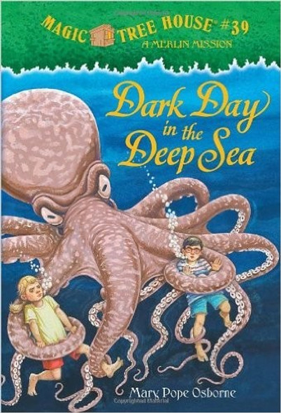 Dark Day In the Deep Sea 39 Magic Tree House 11 Merlin Missions front cover by Mary Pope Osborne, ISBN: 0375837329