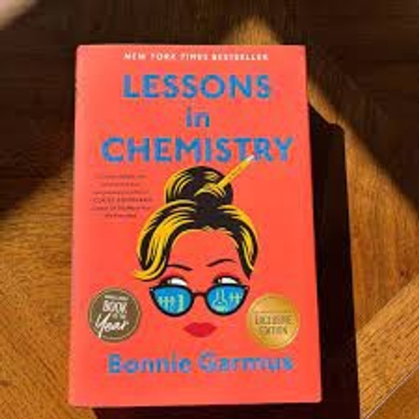 Lessons in Chemistry (Barnes & Noble Edition) front cover by Bonnie Garmus, ISBN: 0385549407