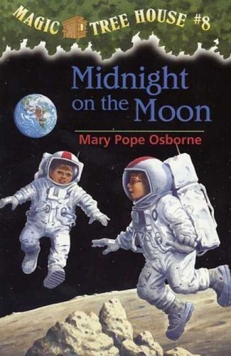 Midnight On the Moon 8 Magic Tree House front cover by Mary Pope Osborne, ISBN: 0679863745
