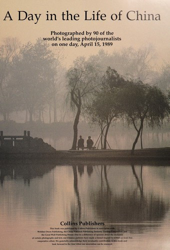 A Day in the Life of China front cover by Collins Publishers, ISBN: 0002153211