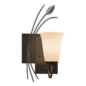 Leaf Forged Leaf Sconce in Oil Rubbed Bronze (39|205122-SKT-LFT-14-GG0035)
