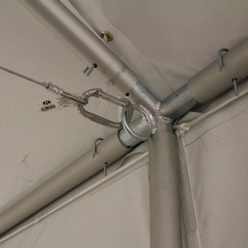 Cable connected with carabiner to tent. Cable connected with carabiner to tent.