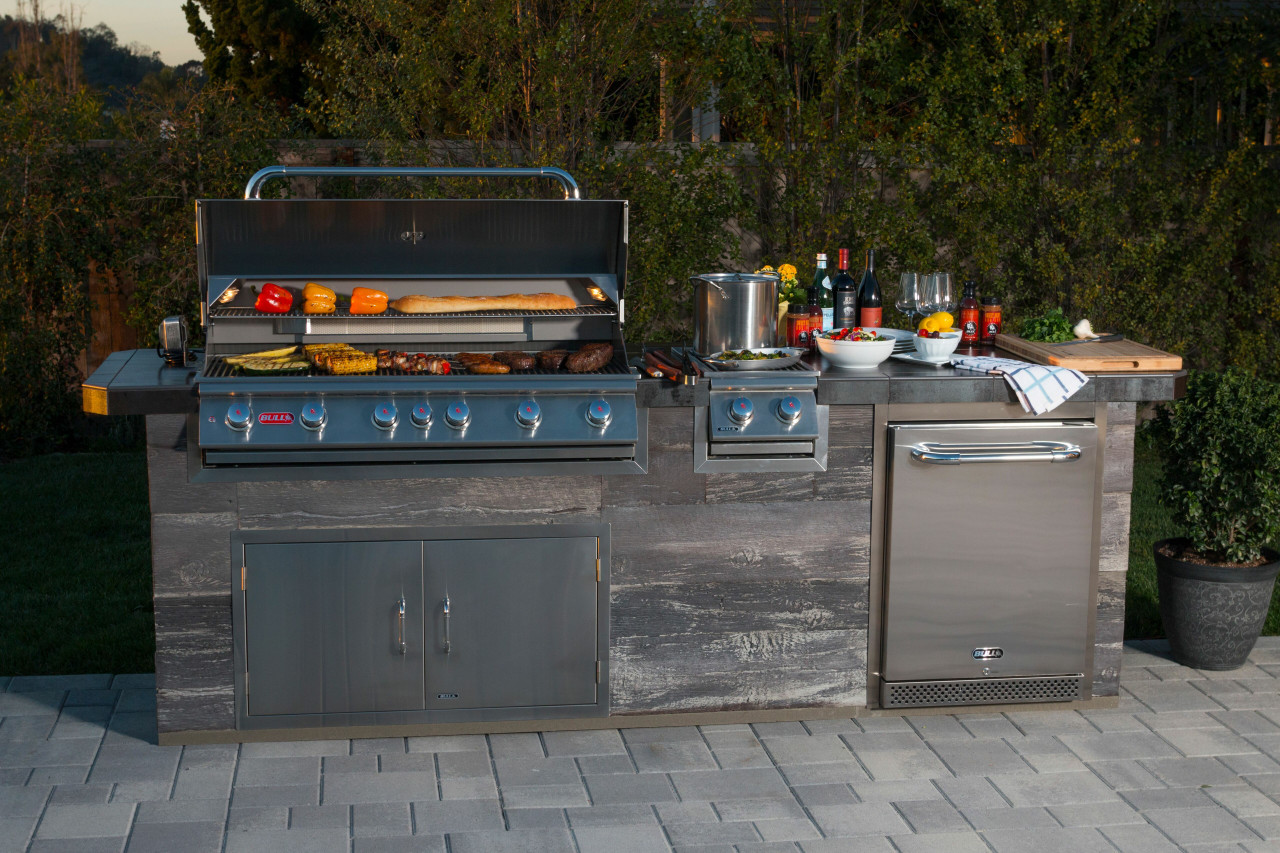 Bull Diablo 6-Burner Built-In Grill - Thumbnail 3