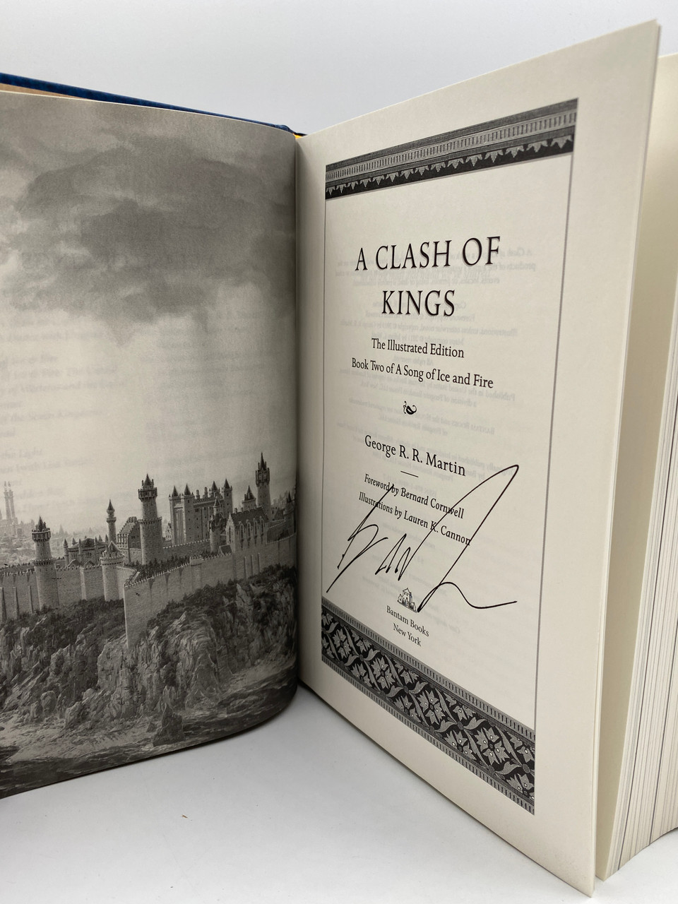 A Clash of Kings: The Illustrated Edition by George R. R. Martin:  9781984821157 | : Books