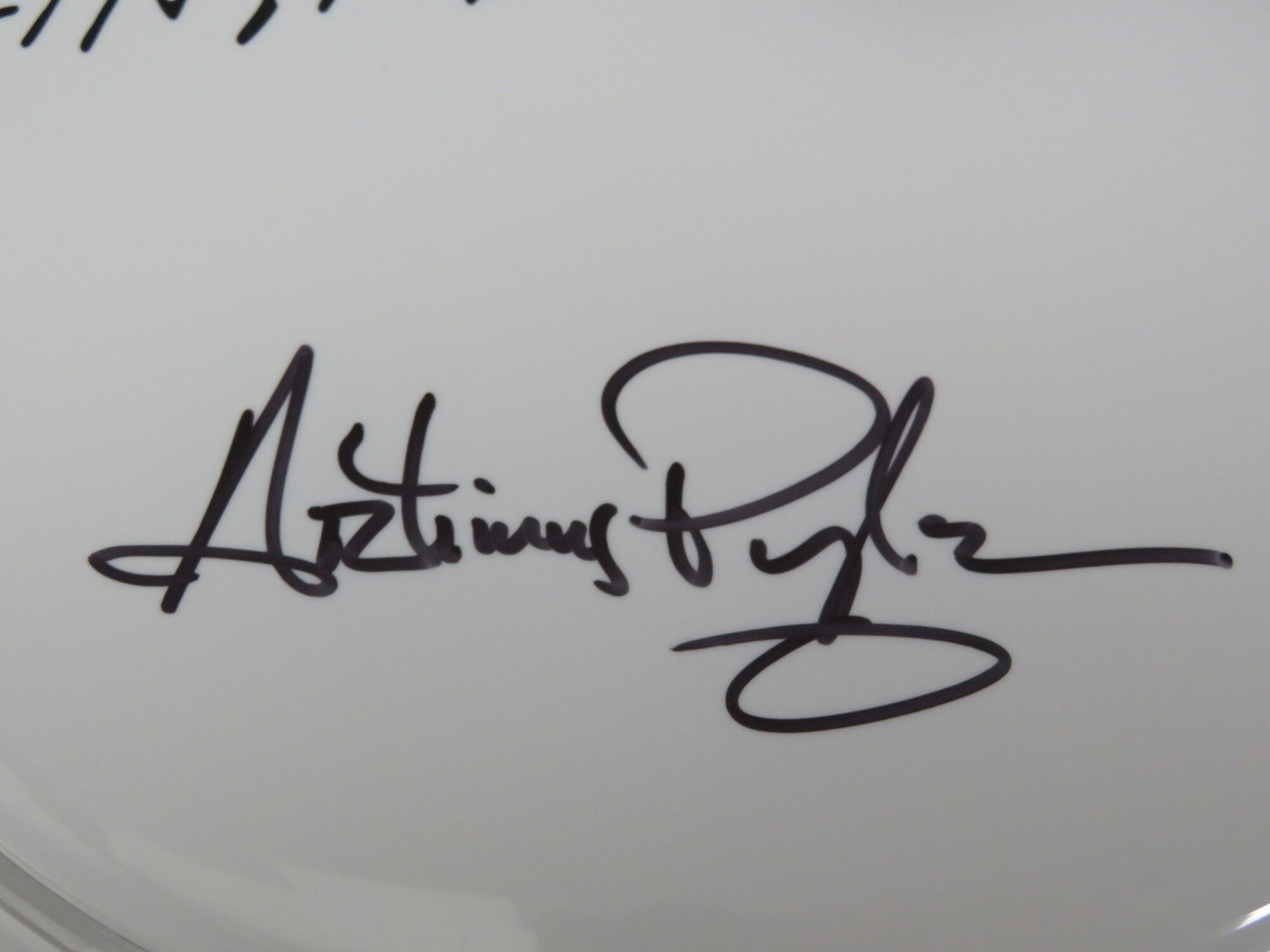 Lynyrd Skynyrd Signed Drumhead RR58808