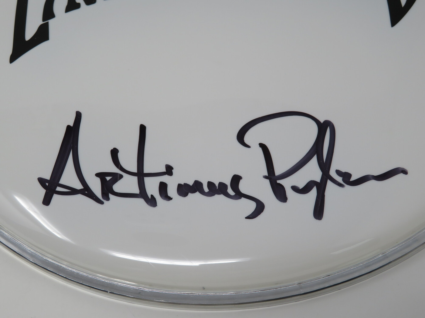 Lynyrd Skynyrd Signed Drumhead LH-WIT838192