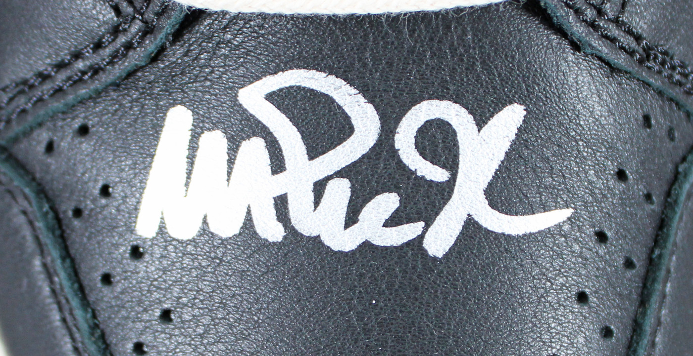 Lakers Magic Johnson Signed Right Black & White Converse Weapon Shoe  BAS Wit 1