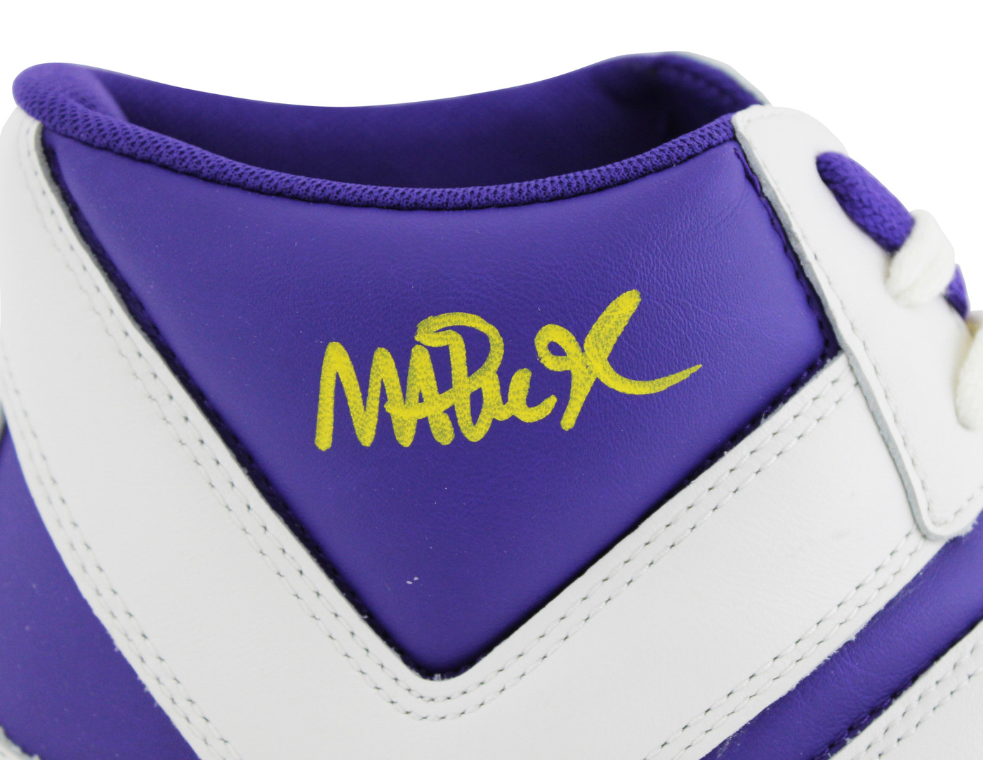 Lakers Magic Johnson Signed Right Purple & White Converse Weapon