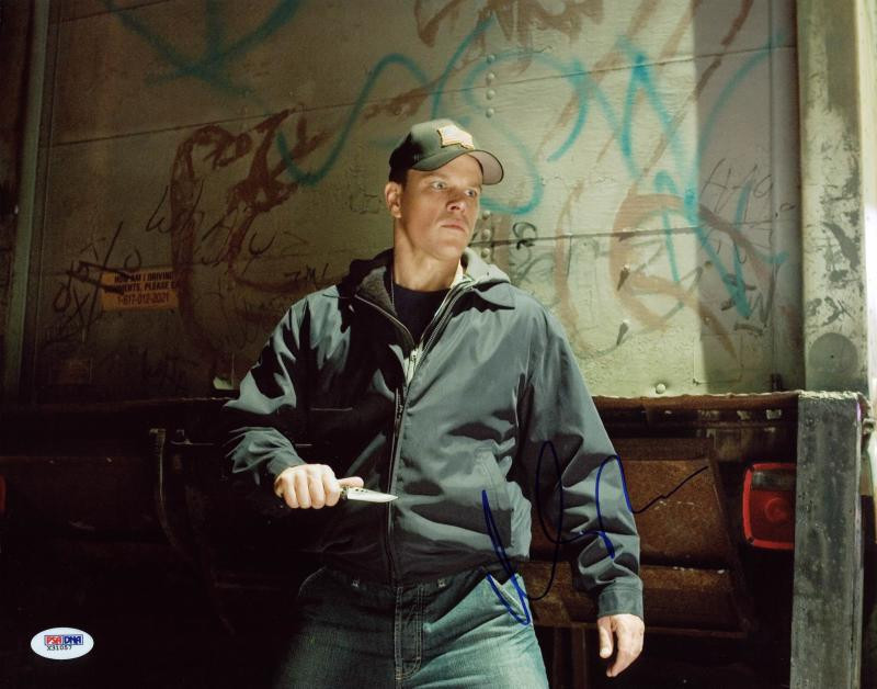 Matt Damon The Departed Signed Authentic 11X14 Photo Autographed PSA/DNA #X31057
