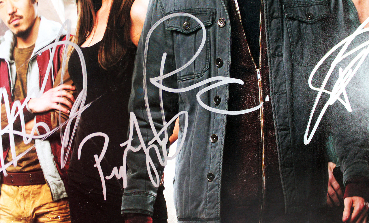 Tomorrow People (3) Amell, List, Yoo & Mitchell Signed 11x14 Photo BAS #AD64140