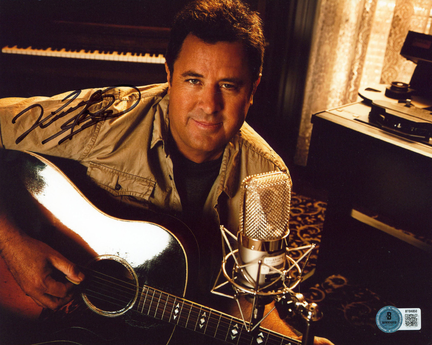 Vince Gill Country Musician Authentic Signed 8x10 Horizontal Photo BAS #BT04850