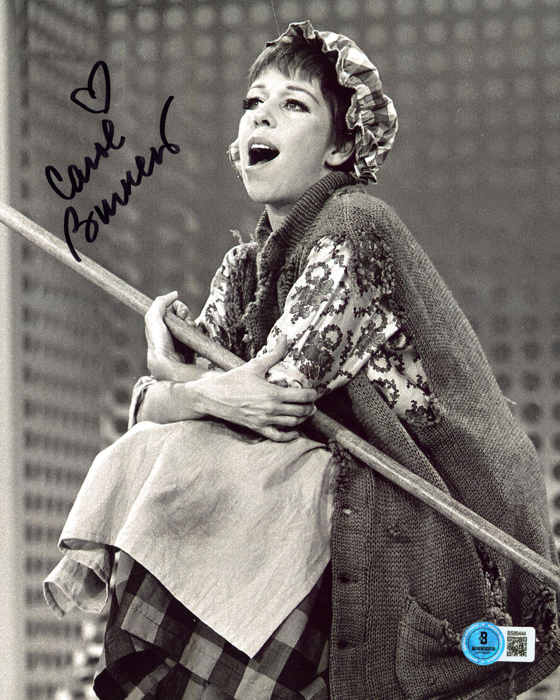 Carol Burnett Authentic Signed 8x10 Black & White Vertical Photo BAS 12