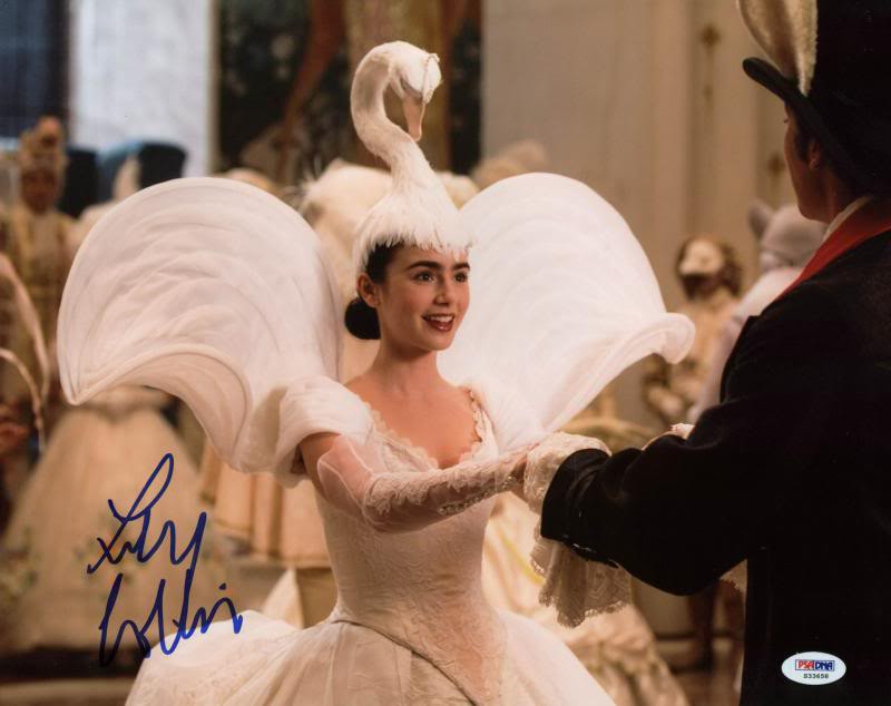 Lily Collins Mirror Mirror Signed Authentic 11X14 Photo PSA/DNA #S33658