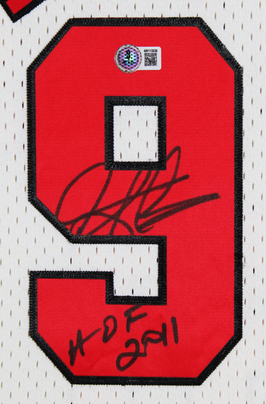 Bulls Dennis Rodman "HOF 2011" Signed Cream M&N HWC Swingman Framed Jersey BAS W