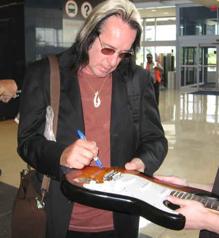 Robert Johnson Tribute Concert Signed Guitar Todd Rundgren Keb Mo Macy Gray