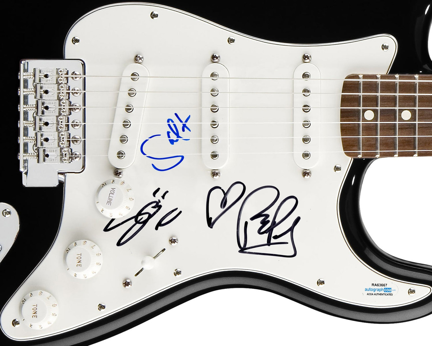 Salt-N-Pepa Signed Autographed Guitar ACOA Version 1