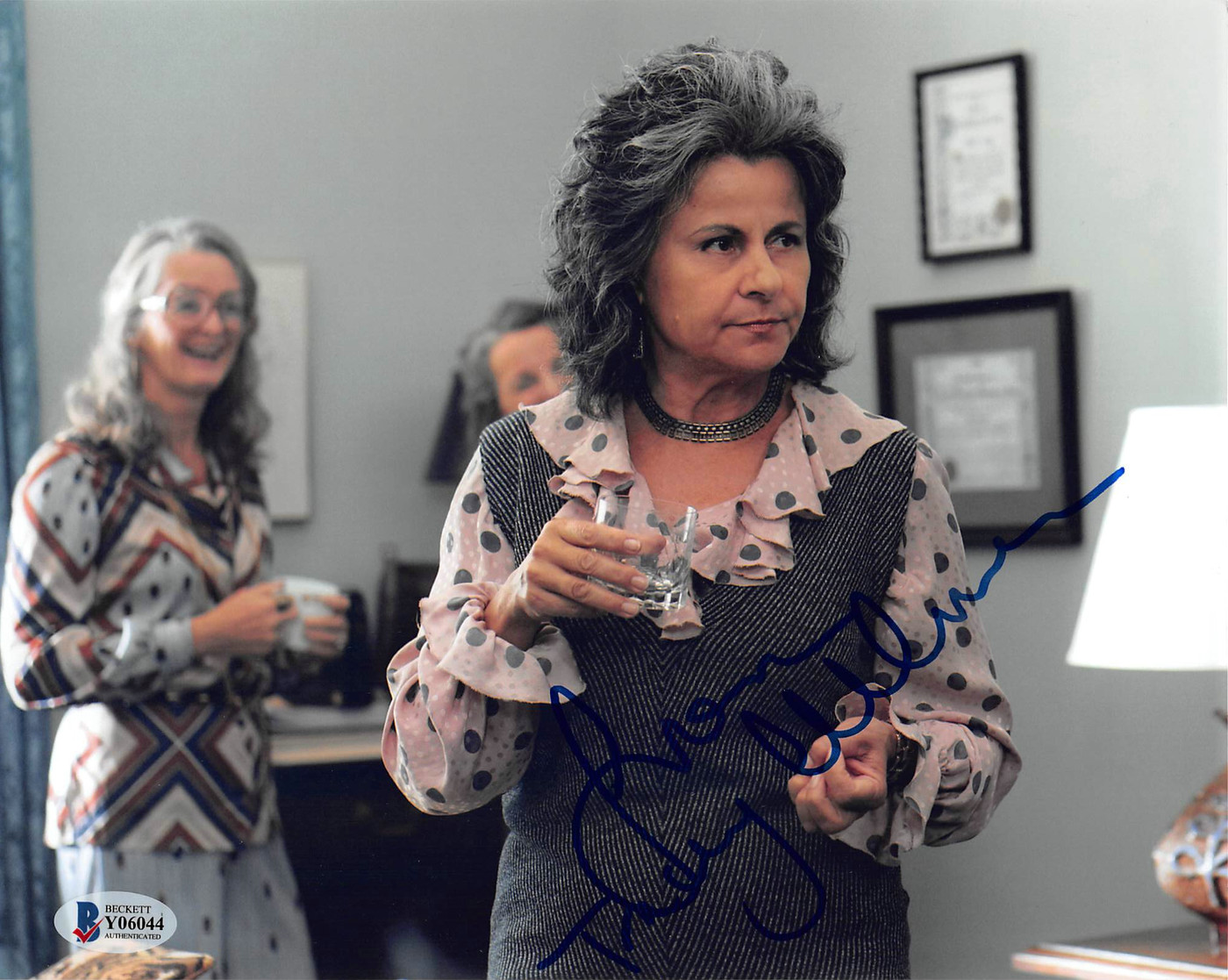 Tracey Ullman Mrs. America Authentic Signed 8x10 Photo Autographed BAS #Y06044