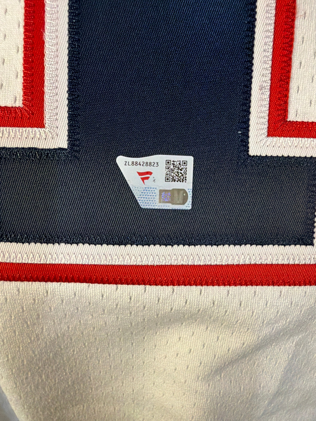 Tom Brady Signed New England Mitchell & Ness White 2000 Authentic Football Jersey (Fanatics XD21609524)