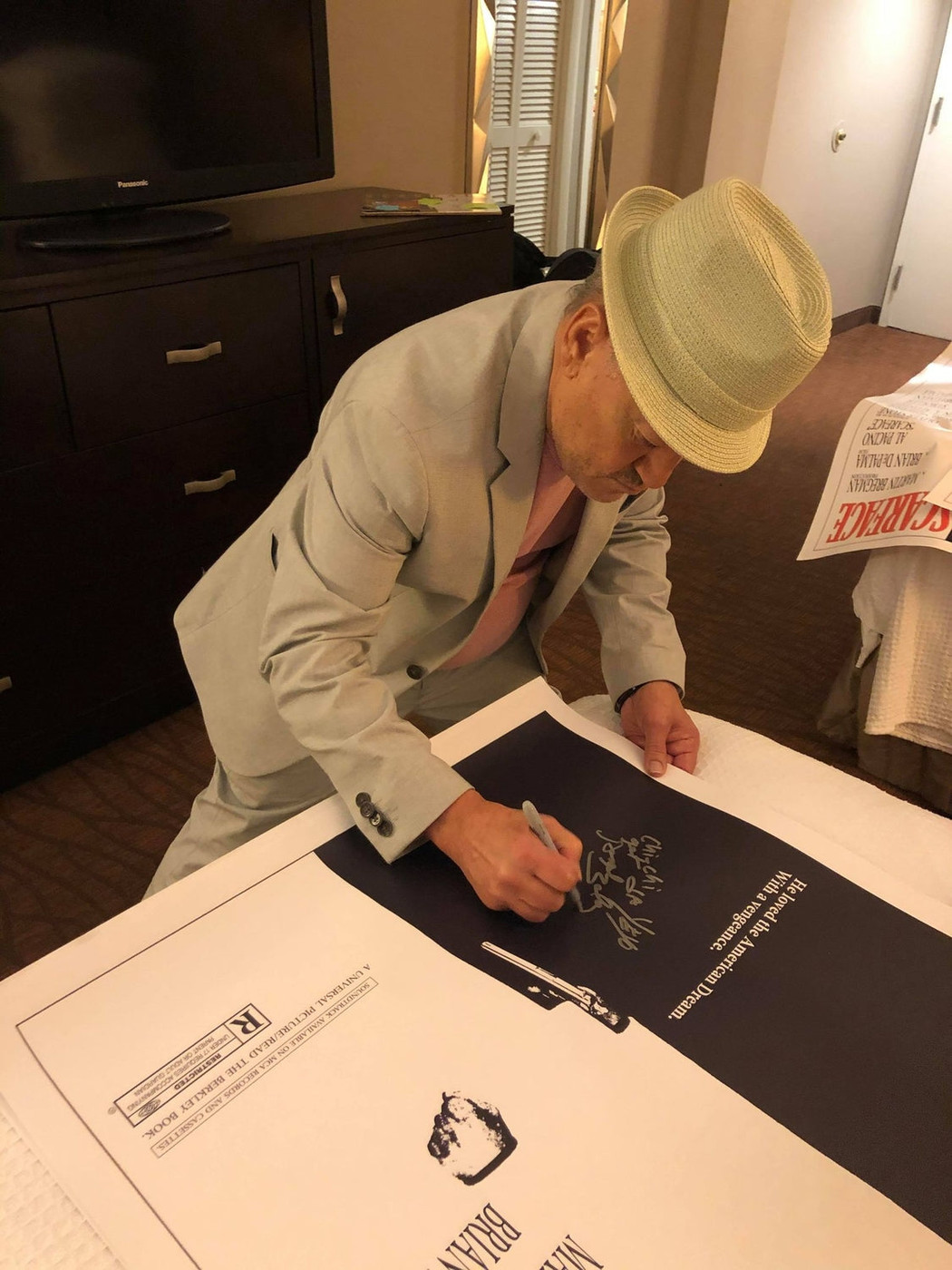 Scarface Cast Al Pacino Plus Autographed Official World Is Yours Statue ACOA