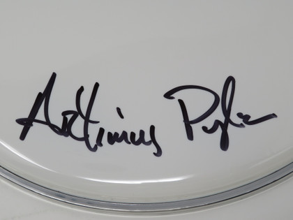 Lynyrd Skynyrd Signed Drumhead LH-WIT838173