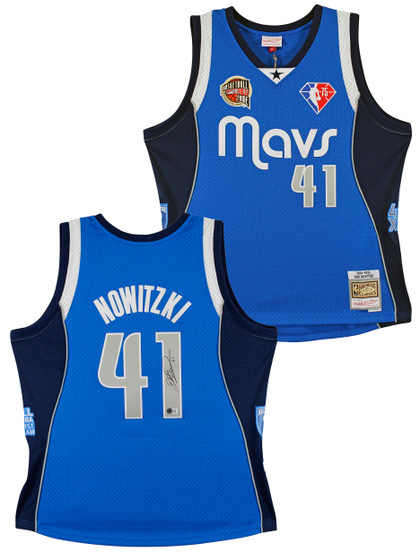 Mavericks Dirk Nowitzki Signed Blue M&N 98-19 HWC Swingman