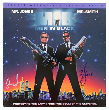 Will Smith & Tommy Lee Jones MIB Signed Laserdisc Cover W/Disk BAS #AA01513