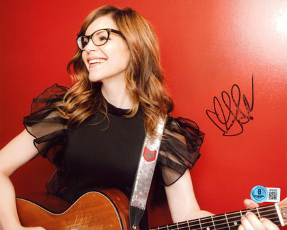 Lisa Loeb Musician Authentic Signed 8x10 Horizontal Photo BAS #BN00206