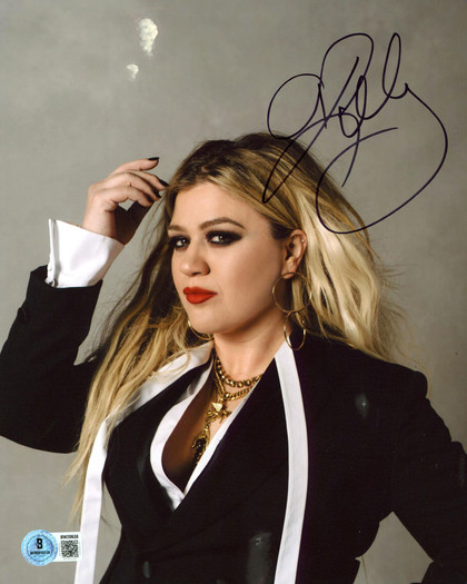 Kelly Clarkson Authentic Signed 8x10 Vertical Photo BAS #BW20638